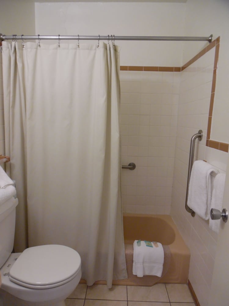 Standard Double Room, 2 Double Beds, Non Smoking (Not Pet friendly) photo 2
