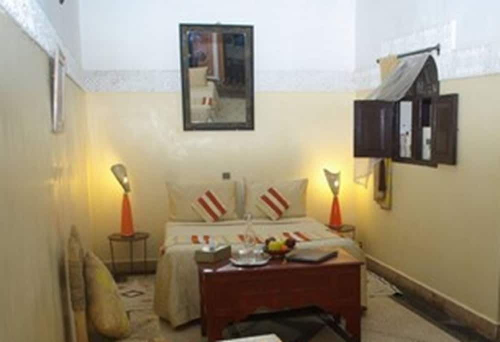 Room (Zagora)