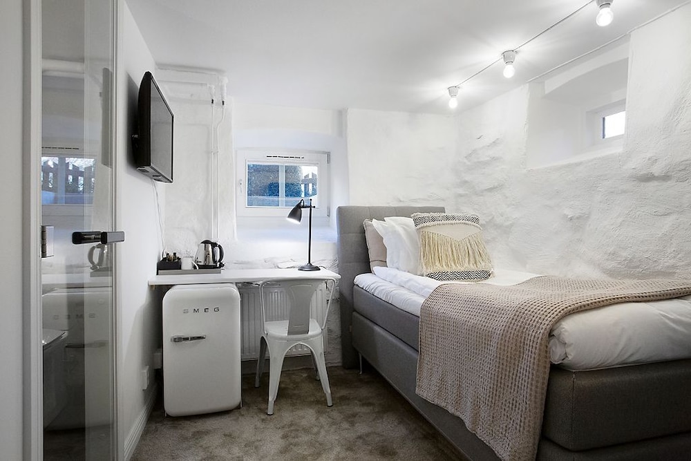 Single Studio Lower Ground Floor / Single Bed