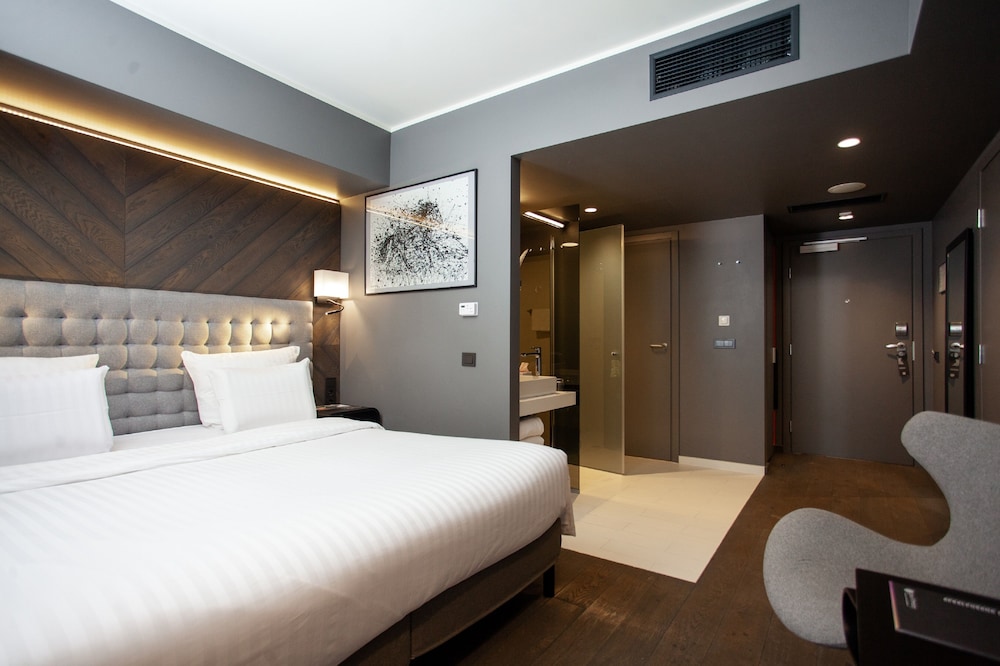 Superior Room, 1 King Bed (Premium) - Photo 2