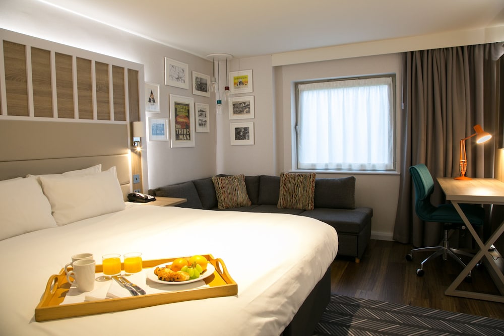 Premium Room, 1 Double Bed with Sofa bed - Photo 1