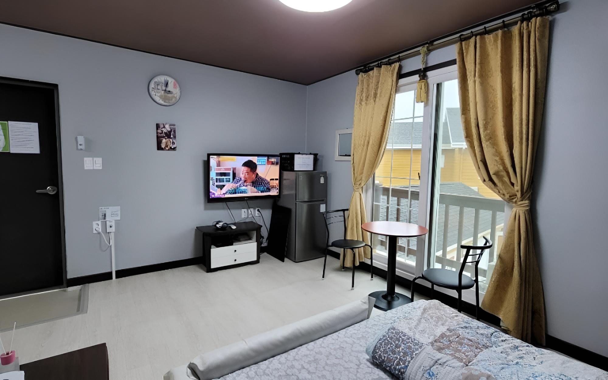 Room (Building A Room 201 (Bed Room) Pet Al) photo 3
