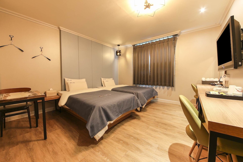 Standard Twin Room photo 2