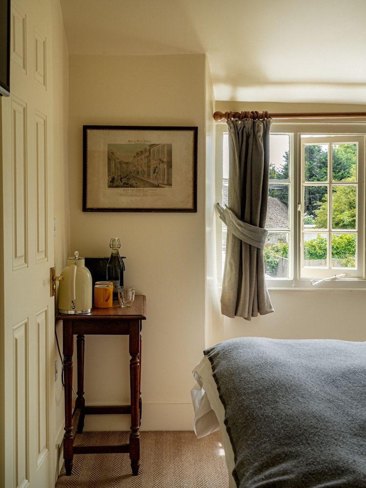 Classic Double Room, Ensuite photo 2