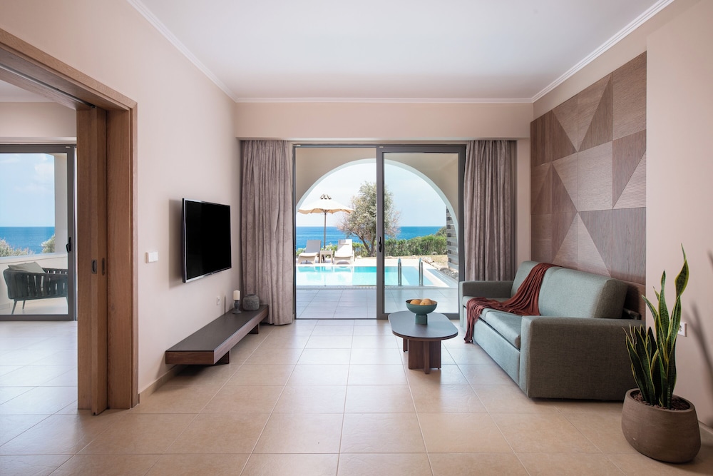 Royal Suite, Private Pool photo 3