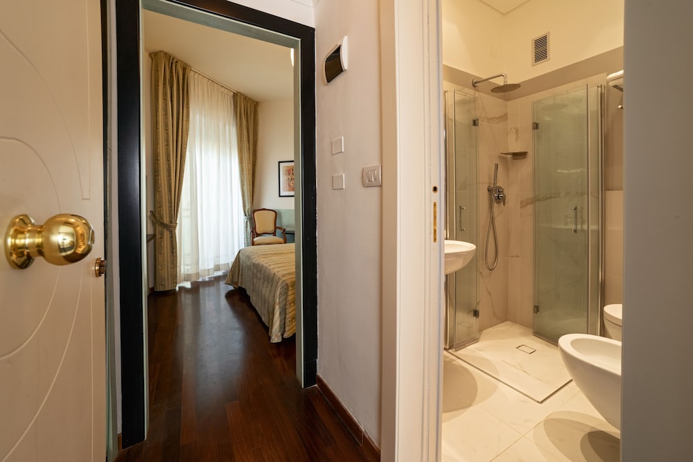 Economy Double Room photo 2
