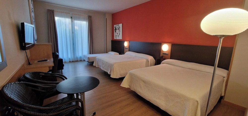 Superior Quadruple Room, 2 Queen Beds, Courtyard View