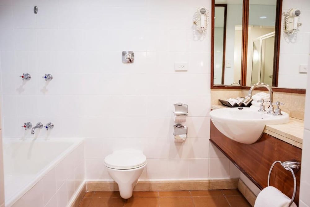 Standard Queen Room, Smoking - Photo 2