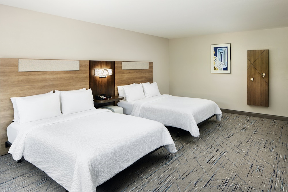 Suite, 2 Queen Beds, Accessible (Comm & Mobil, Accessible Tub) - Photo 3