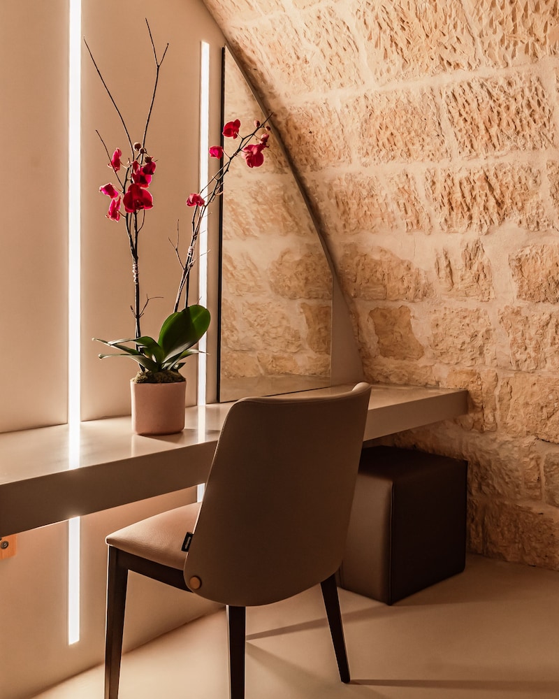 Room (Annex) - Photo 1