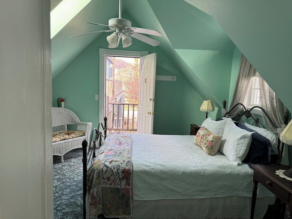Room, 1 Queen Bed, Non Smoking, Private Bathroom photo 1