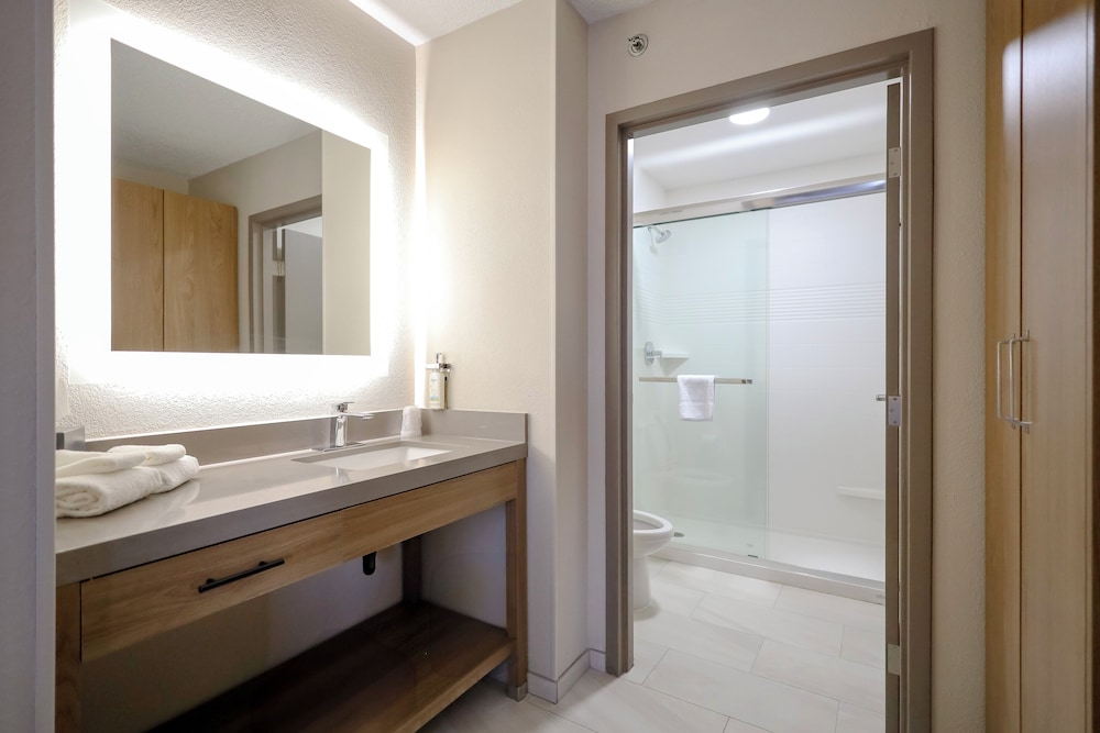 Studio Suite - Photo 9