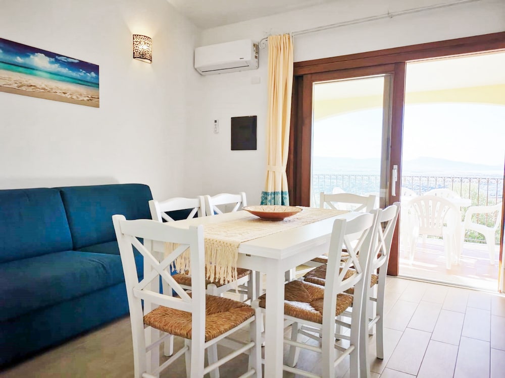 Apartment 6 people - 2 bedrooms - Terrace or balcony - Sea view photo 3
