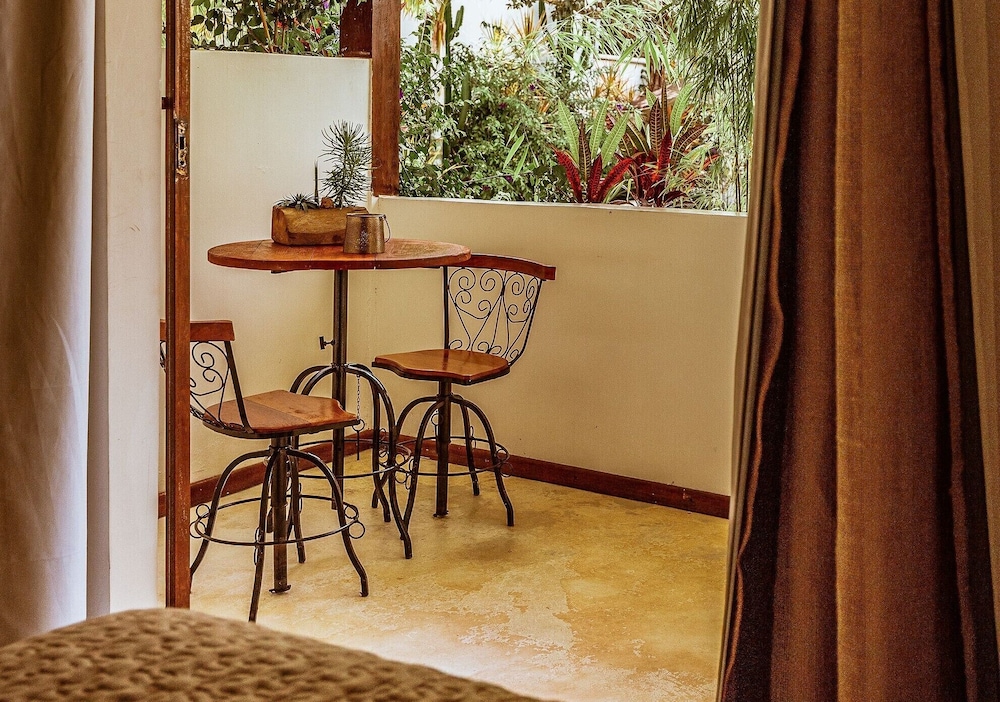Luxury Suite, 1 Queen Bed, Garden View photo 2