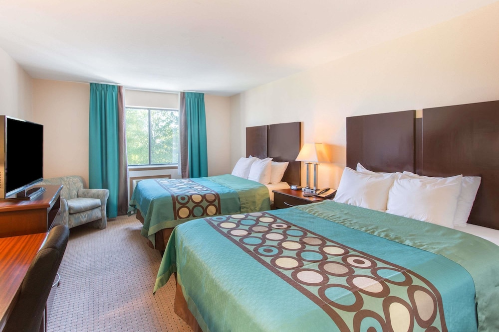 Room, 2 Queen Beds, Smoking - Photo 1