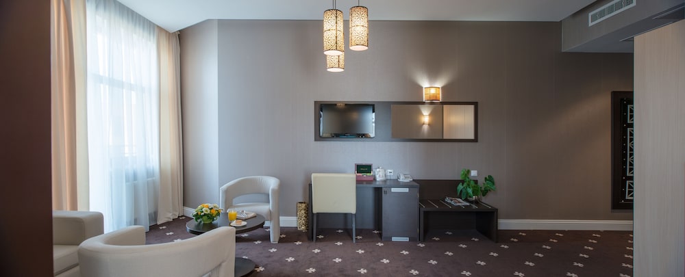 Luxury Suite
