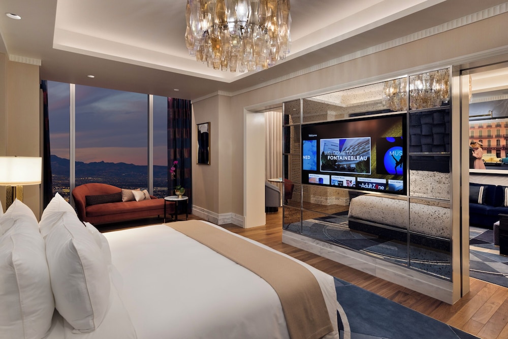 Fleur de Lis Monogram Suite