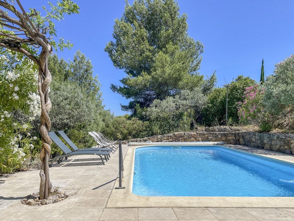 Villa photo 1