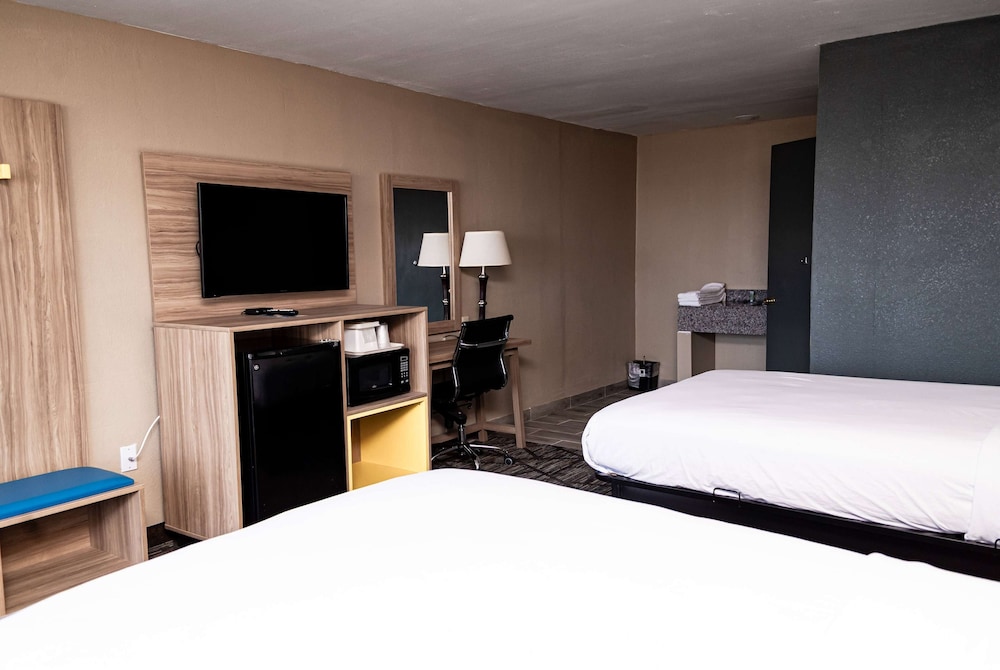 Room, 2 Double Beds, Non Smoking - Photo 2