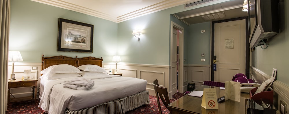 Deluxe Double Room Single Use photo 3