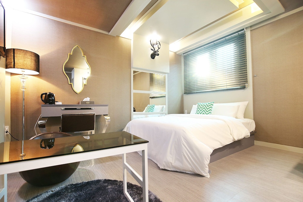 Deluxe Double Room, 1 Double Bed, Non Smoking photo 1