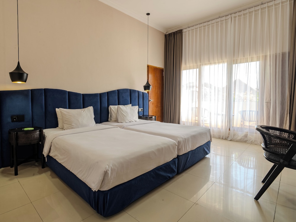 2 Bedroom Interconnecting Pool View