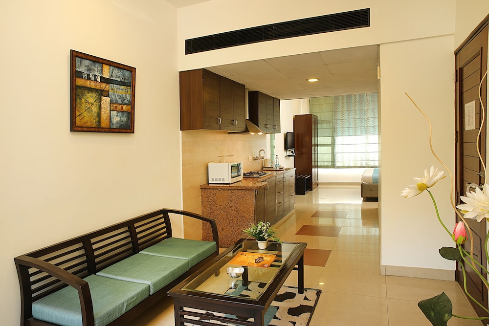 Suite Room - Photo 8