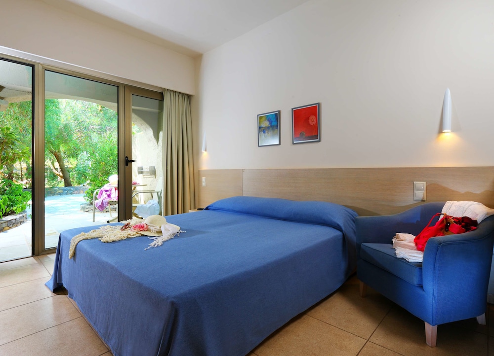 Double or Twin Room with Garden View photo 2