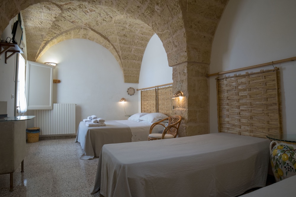 Quadruple Room - Photo 1