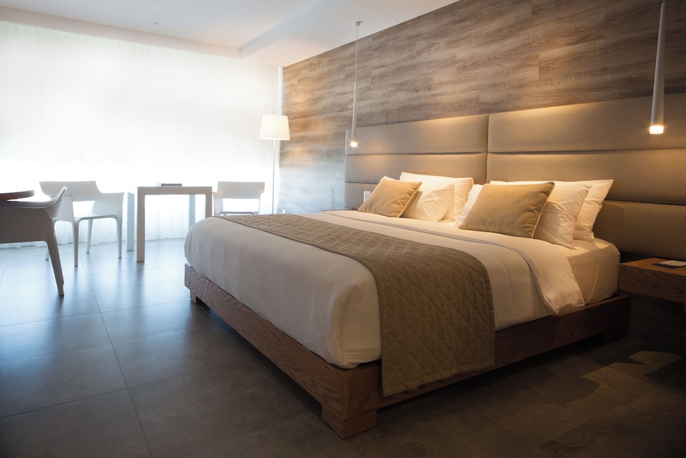 Deluxe Room, 1 King Bed, Ocean View - Photo 6