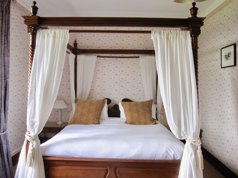 Superior Double Room, Ensuite (Four Poster) photo 2