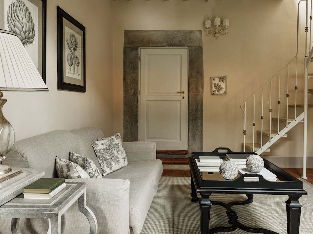 Attic Suite - Photo 3