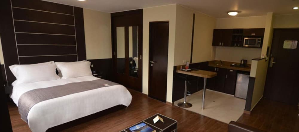 Deluxe Suite, 1 Queen Bed - Photo 7