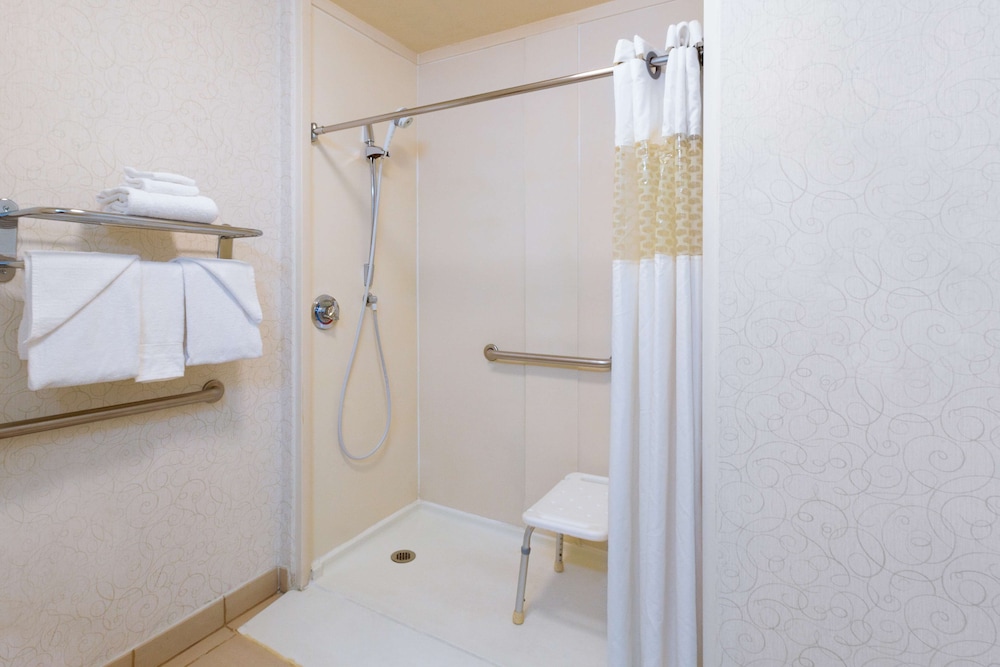 Room, 1 King Bed, Accessible, Non Smoking - Photo 2