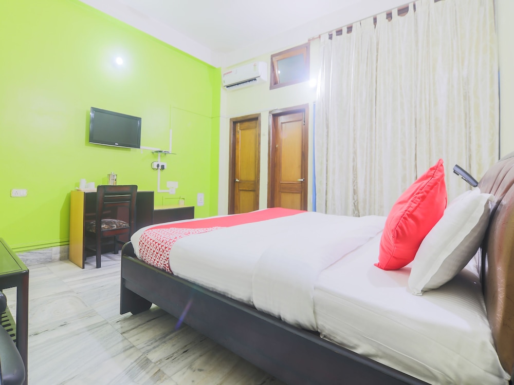 Classic Suite, 1 King Bed photo 3