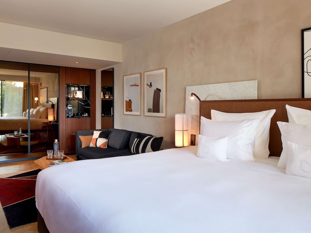 Executive Room, 1 Queen Bed, Balcony (Artist) - Photo 2