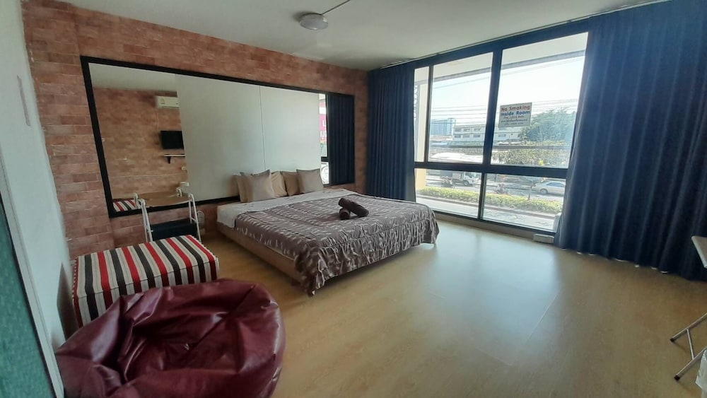 Economy Double Room, 1 King Bed photo 2