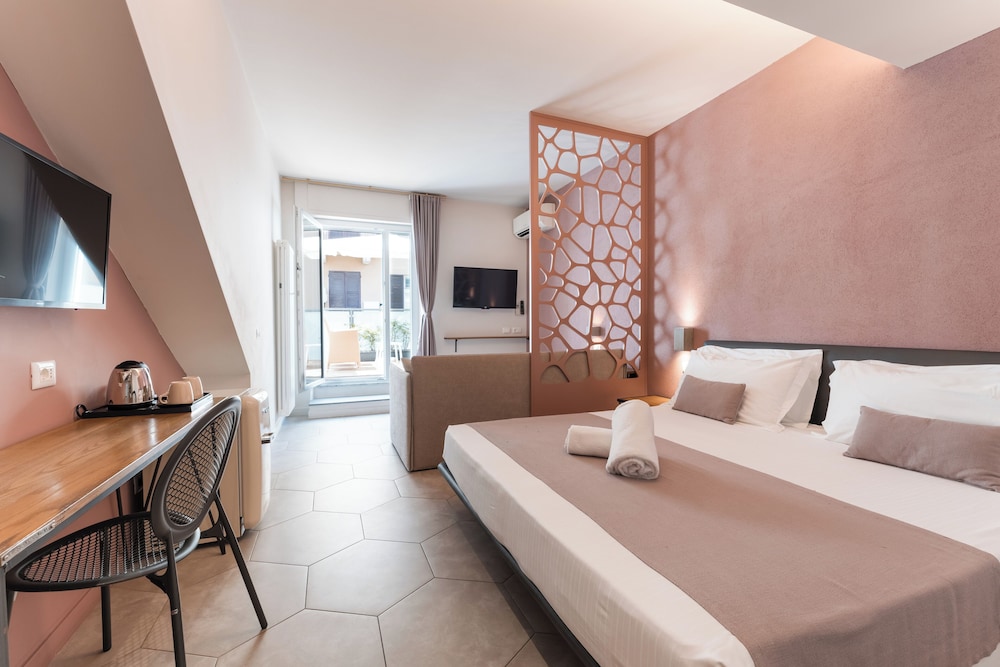 Design Suite, 1 Bedroom, Terrace, Garden Area photo 1