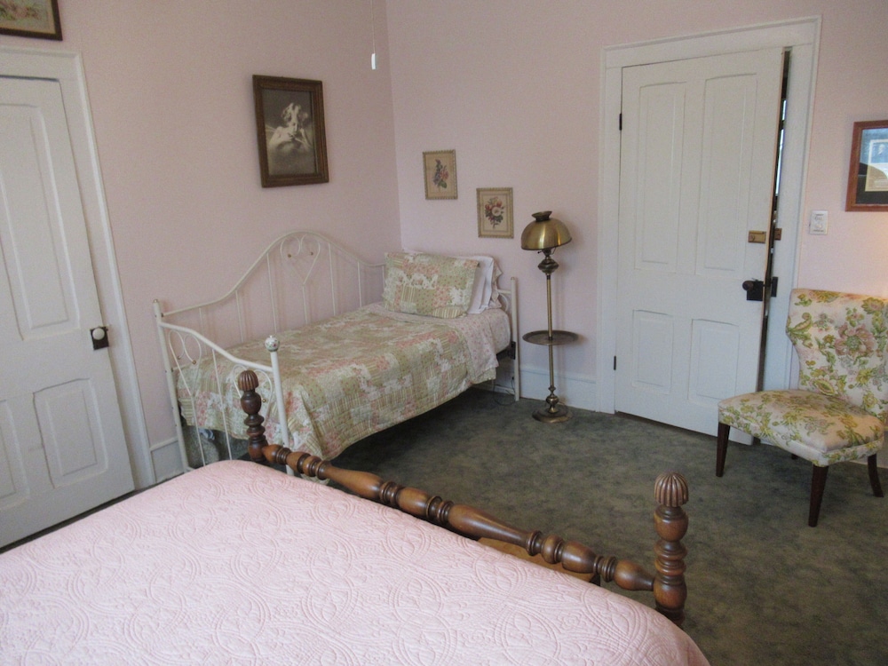 Standard Room, Multiple Beds photo 2