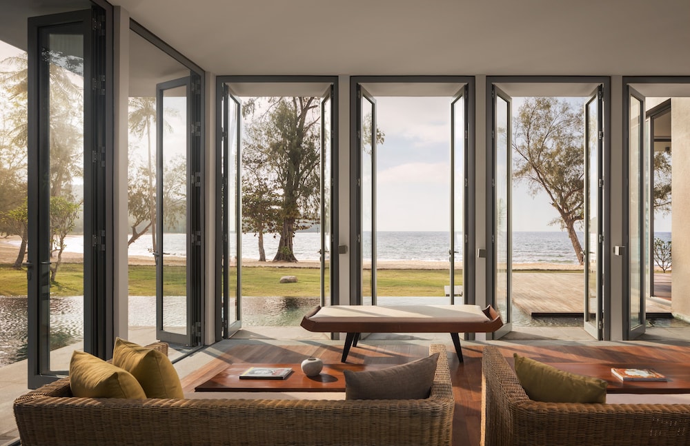 4 br beach pool villa photo 2