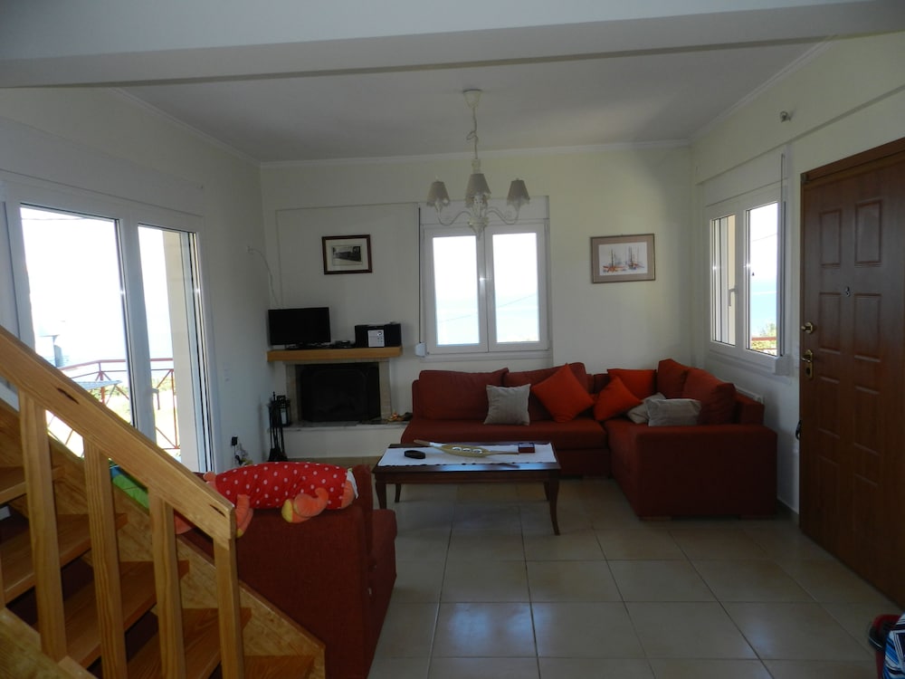 Villa, 3 Bedrooms, Hot Tub, Sea View (Trapeza) photo 1
