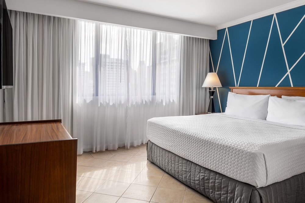 Suite, 1 Bedroom, Balcony - Photo 2