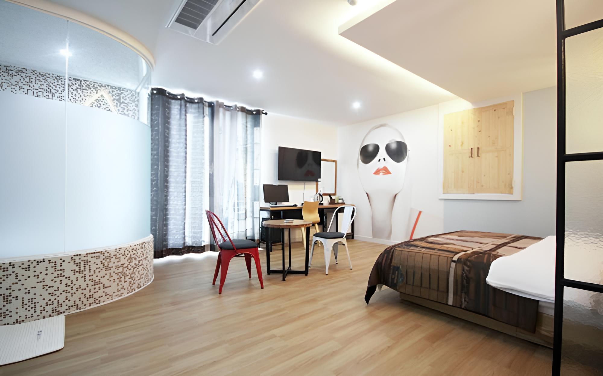 Room (VIP (random assignment within VIP Net)