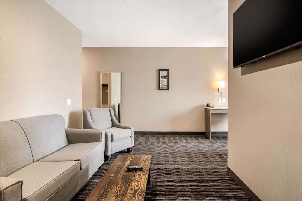 Suite, 1 King Bed with Sofa bed, Non Smoking photo 1