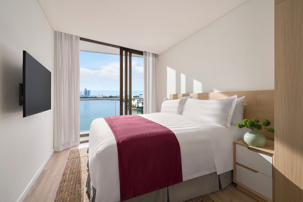 1 Bedroom Premier With Study