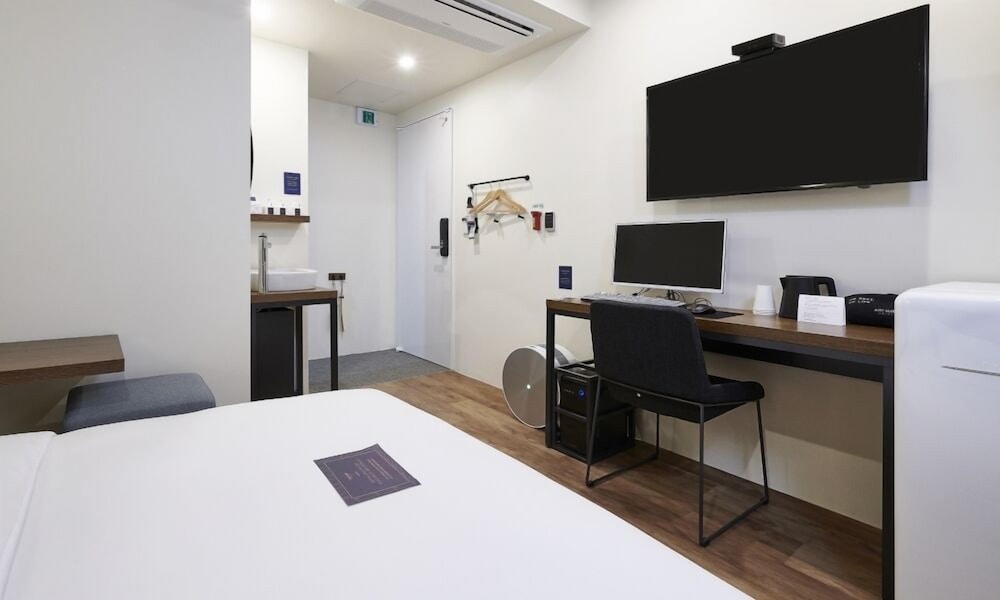 Standard Room (Single Use) - Photo 11