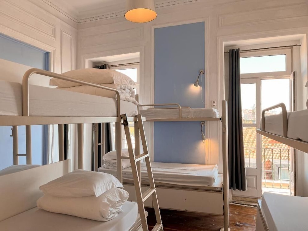 6-Bed Private Room Shared Bathroom