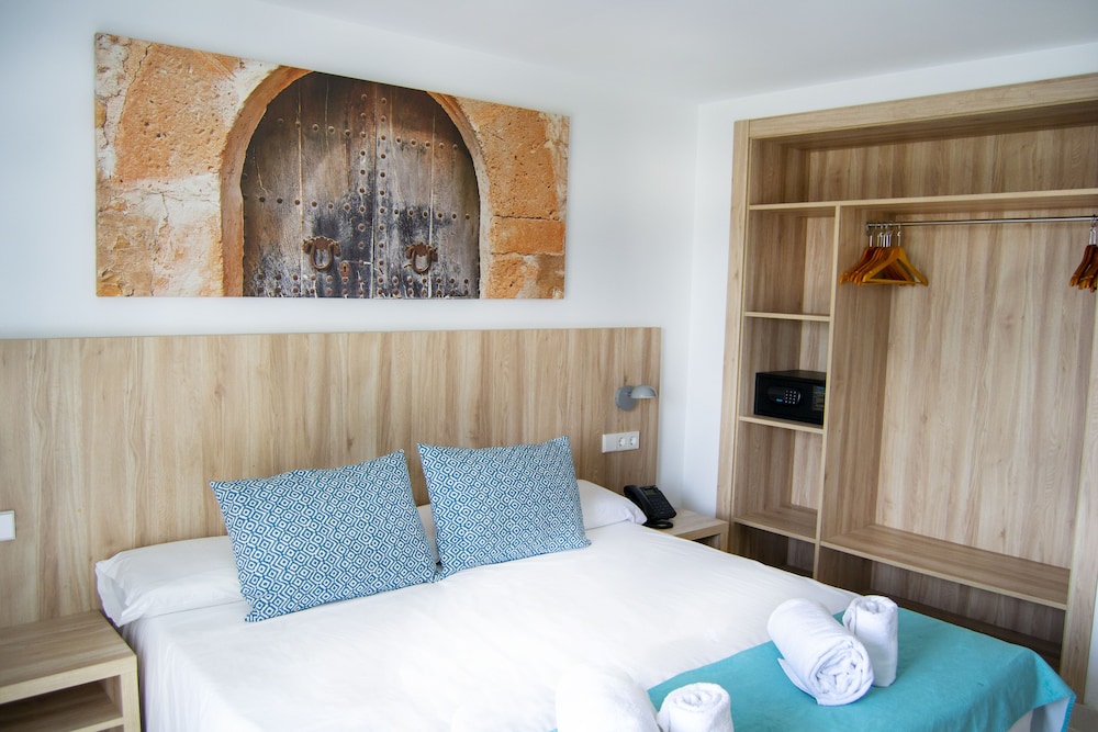 Habitación Doble Estándar, Balcón con Vista a la Piscina
