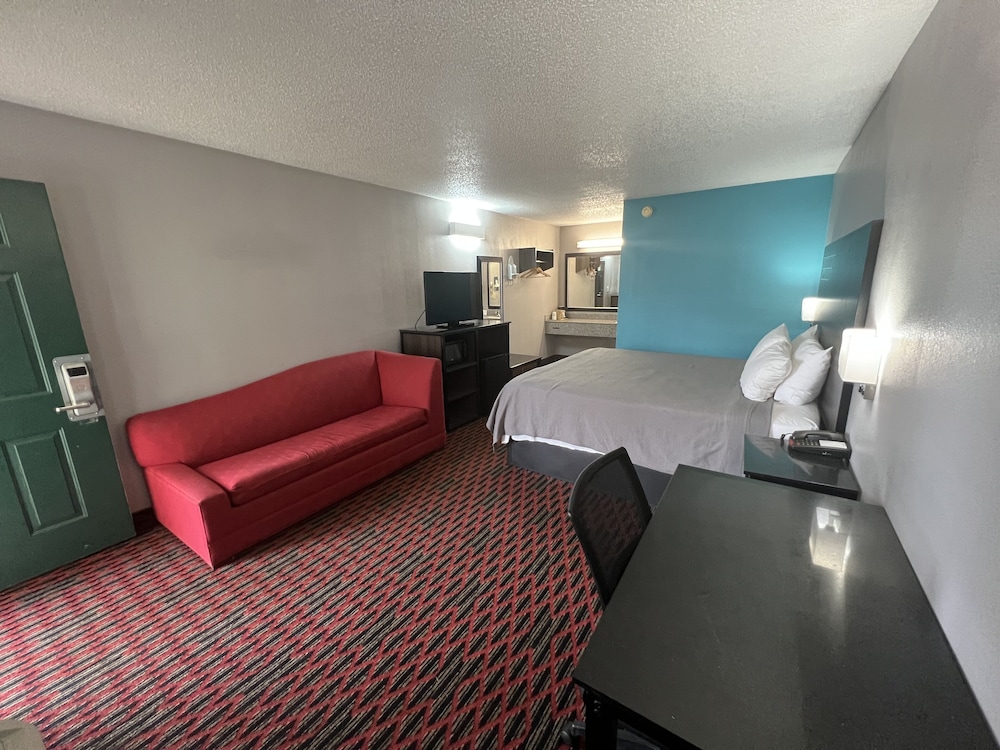 Standard Room, 1 King Bed, Smoking photo 3