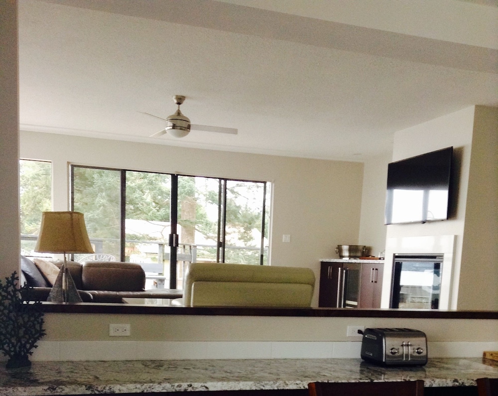 Luxury Penthouse, 3 Bedrooms, Ocean View, Oceanfront photo 3
